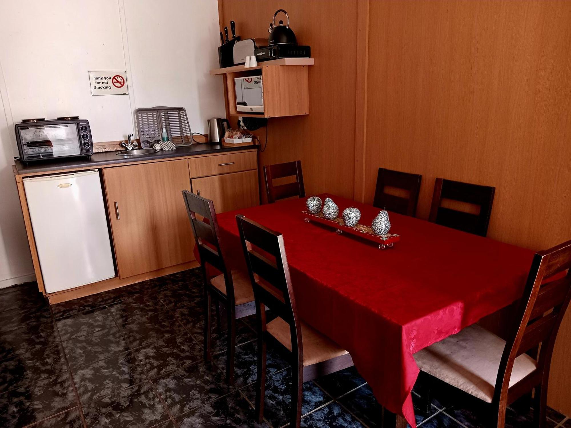 Sunrose Group Of Guesthouses Гарипдам Екстериор снимка
